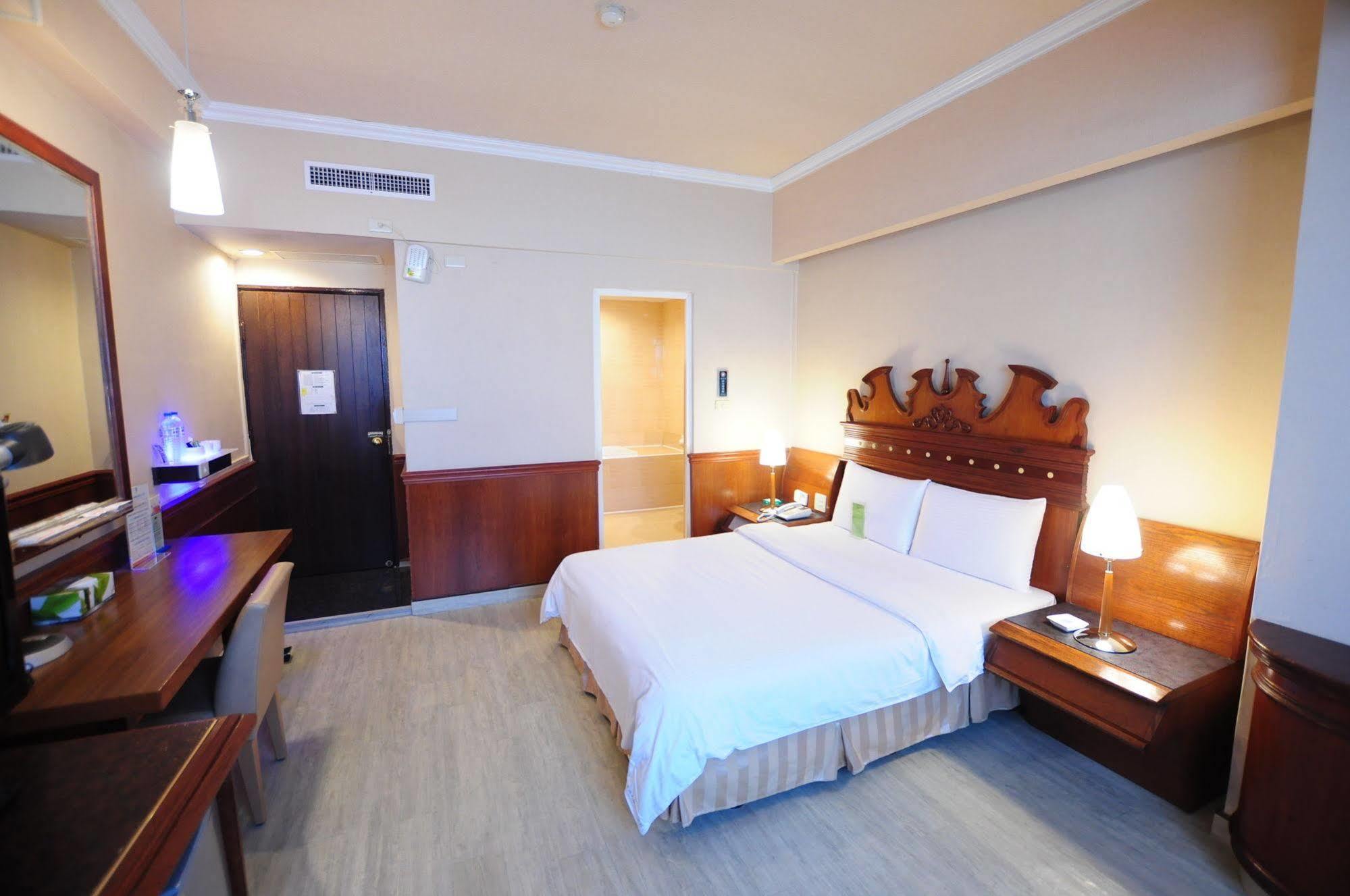 Kindness Hotel Wu-Jia Kaohsiung Exterior photo
