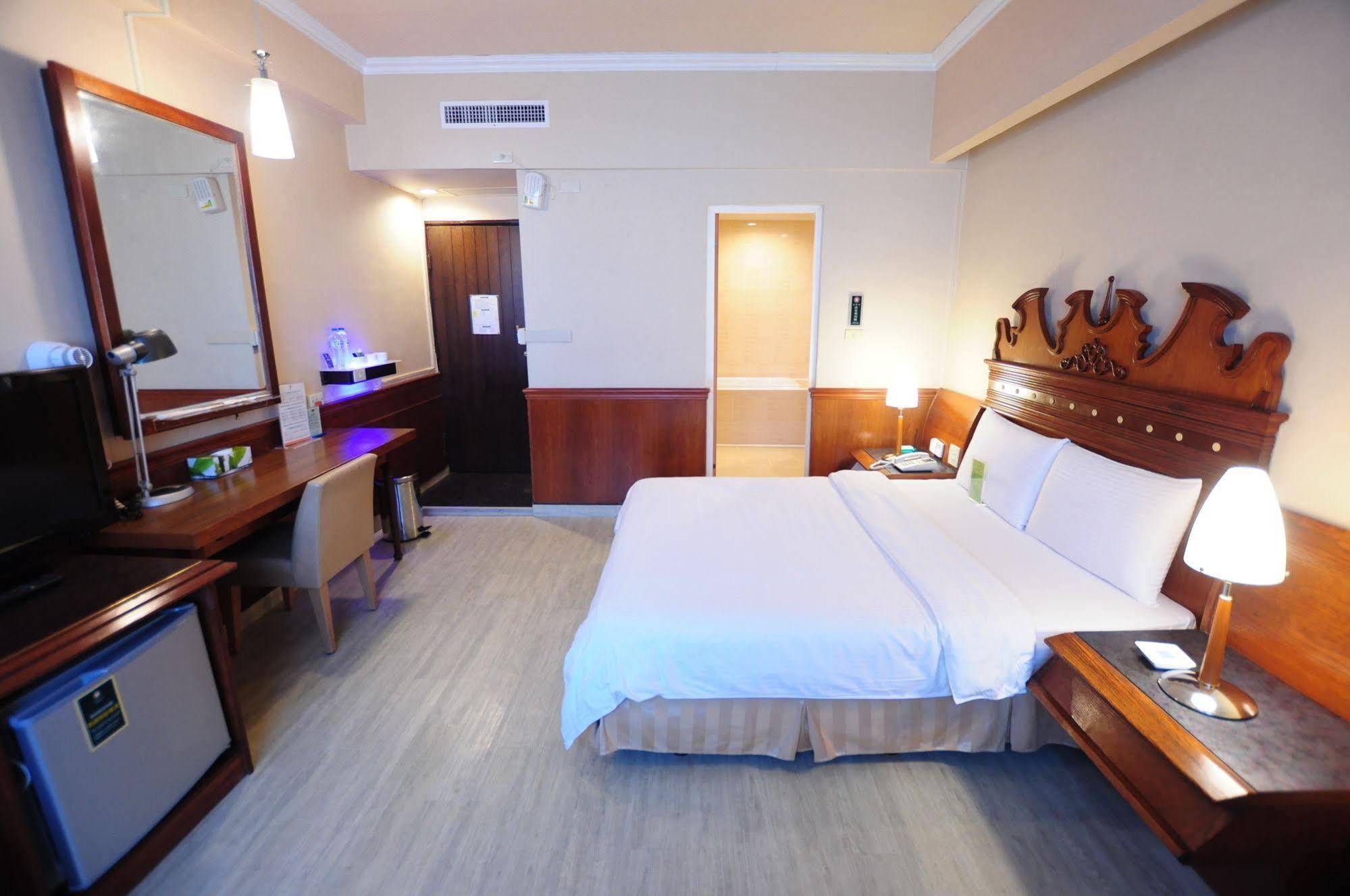 Kindness Hotel Wu-Jia Kaohsiung Exterior photo