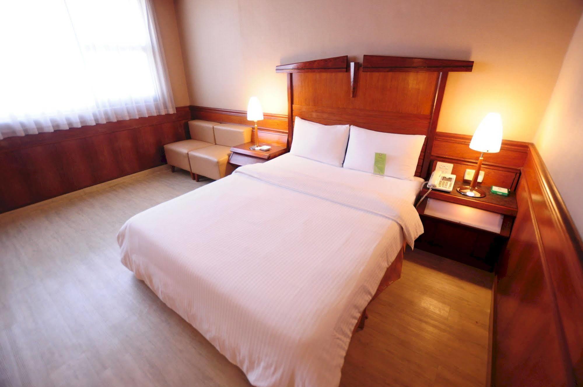 Kindness Hotel Wu-Jia Kaohsiung Exterior photo