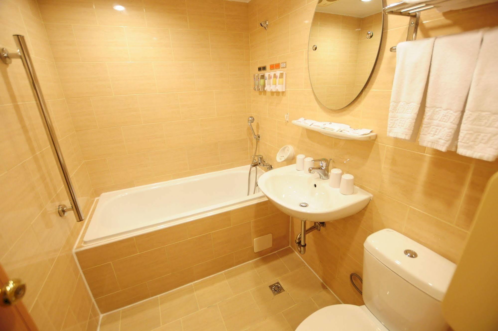 Kindness Hotel Wu-Jia Kaohsiung Exterior photo